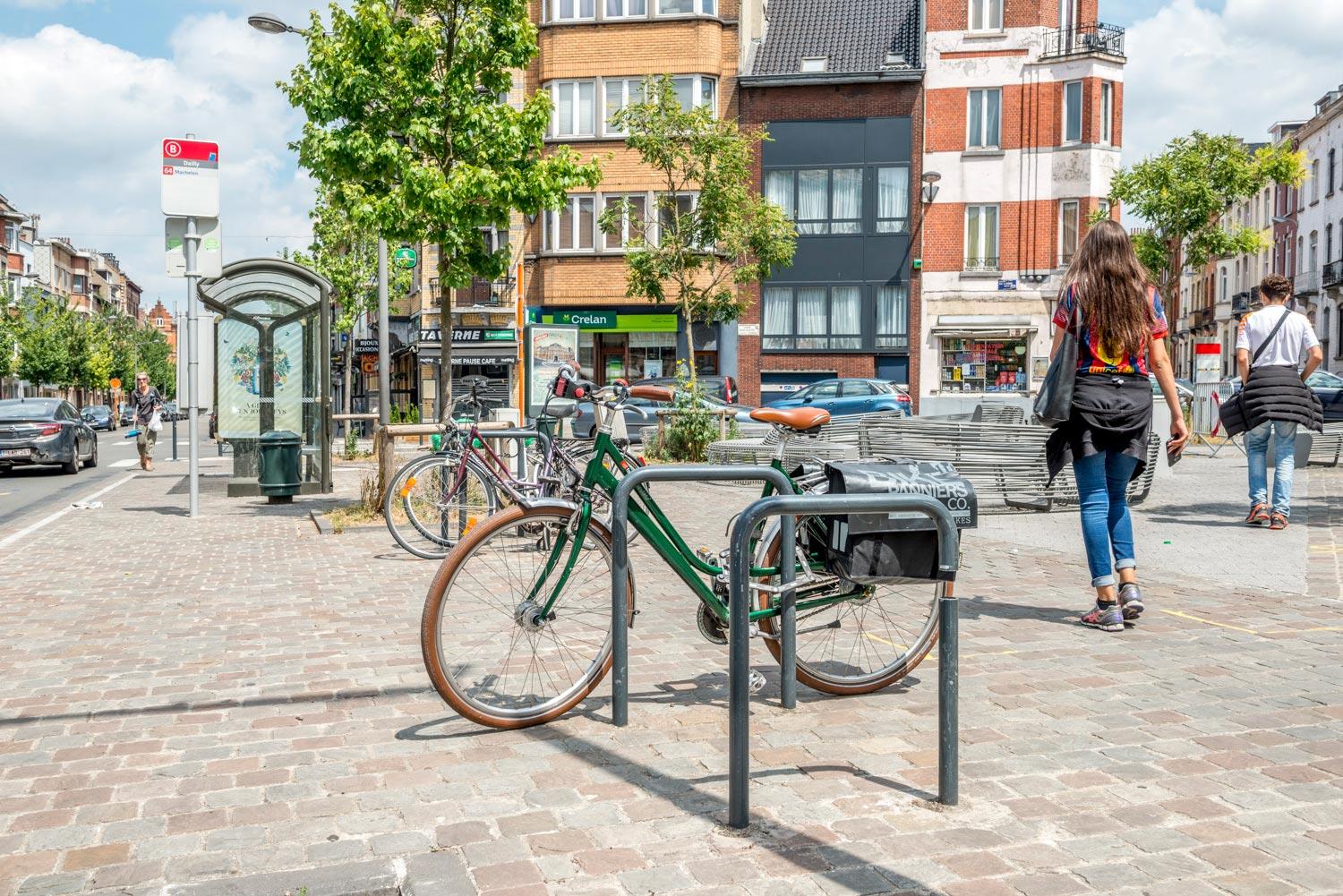 Pedestrians walking on Place Jansen